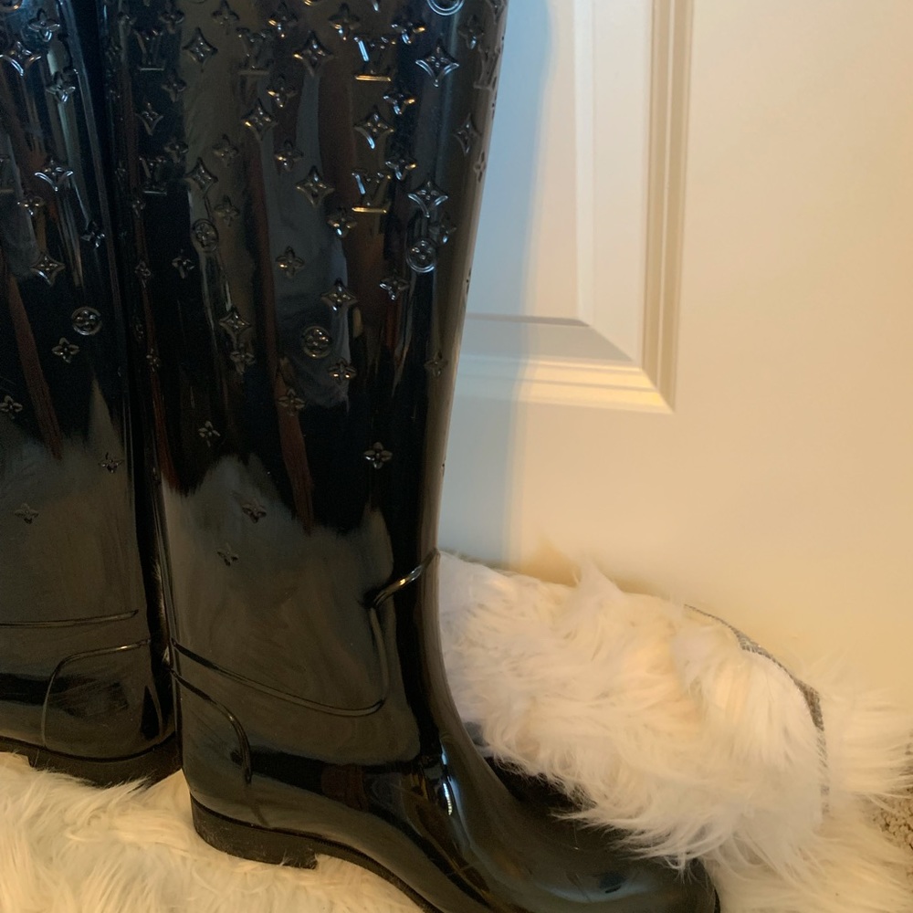 Louis Vuitton Rain Boots Black - MUST HAVES Sz 39 - Picture 2 of 11
